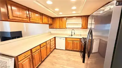 2783 Carnation Lane Kitchen