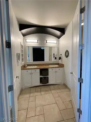 30 Via Vasari 102 Primary Bathroom