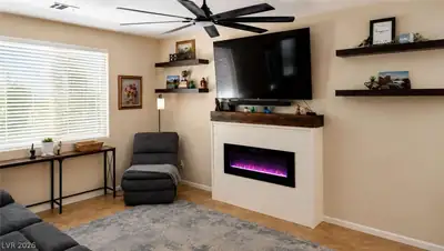 117 Brookhouse Court Living Room