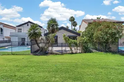 3137 Bel Air Drive, Las Vegas, NV 89109 Yard