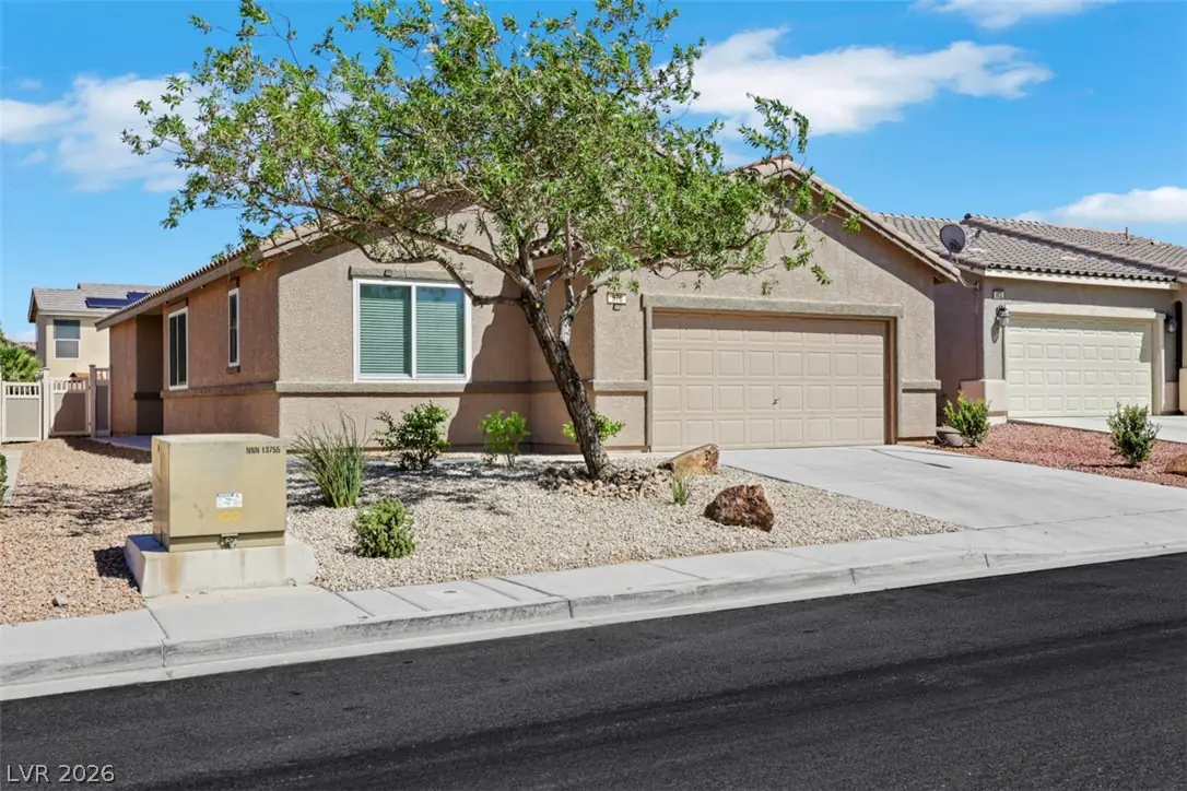 976 Crescent Falls Street
