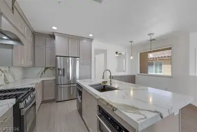 976 Crescent Falls Street Kitchen