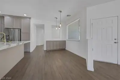 976 Crescent Falls Street Dining Area