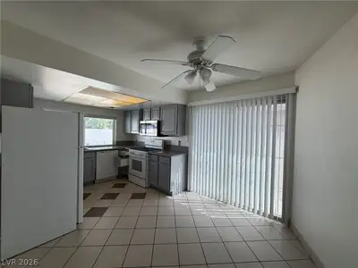 6206 West University Avenue Dining Area