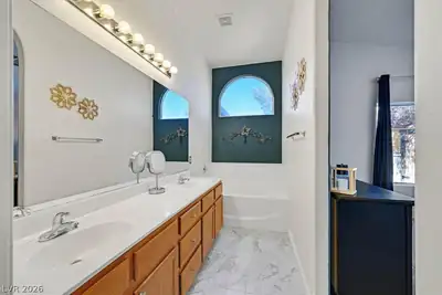 712 Maccabe Avenue, Las Vegas, NV 89123 Primary Bathroom