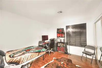 6146 Cedarwood Avenue Bedroom