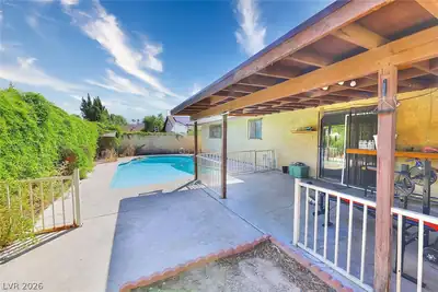 6146 Cedarwood Avenue Patio