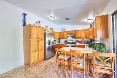 6146 Cedarwood Avenue Kitchen