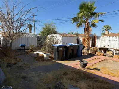 931 Center Street Yard