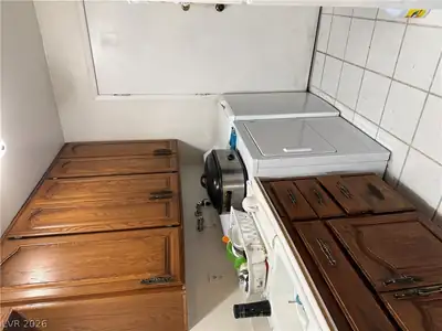 931 Center Street Laundry
