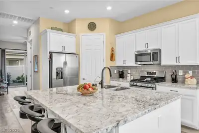 208 Bennett Pointe Avenue Kitchen