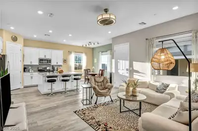 208 Bennett Pointe Avenue Living Room