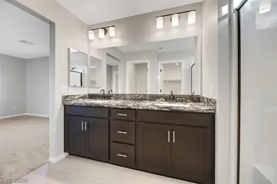 863 Greenspire, Henderson, NV 89011 Primary Bathroom