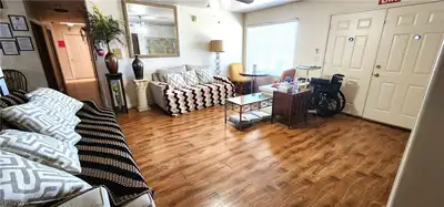 4119 Meadowglen Circle Living Room