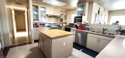 4119 Meadowglen Circle Kitchen