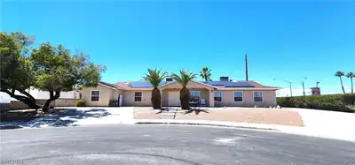 4119 Meadowglen Circle Las Vegas, NV 89121