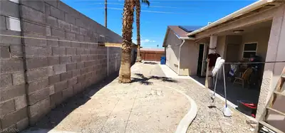4119 Meadowglen Circle Yard
