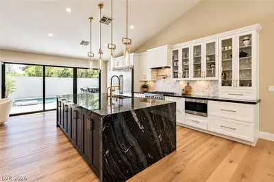 2824 Shannon River Drive, Las Vegas, NV 89117 