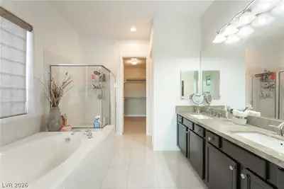3033 Via Meridiana, Henderson, NV 89052 Primary Bathroom
