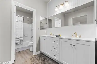 7808 Hornstone Court, Las Vegas, NV 89149 Primary Bathroom