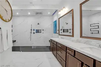 9 Porto Malaga Street, Henderson, NV 89011 Primary Bathroom