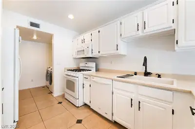10146 Quilt Tree Street, Las Vegas, NV 89183 Kitchen