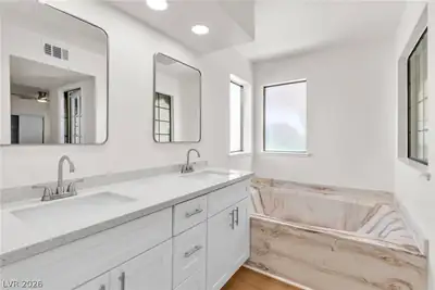 4706 Obannon Drive B, Las Vegas, NV 89102 Primary Bathroom