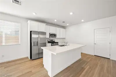 9572 Sagebrush Grove Street, Las Vegas, NV 89178 Kitchen