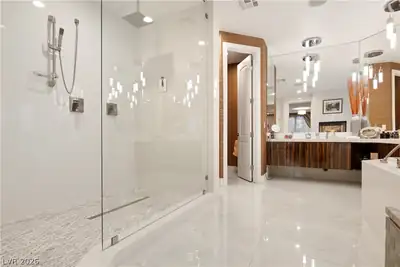 9624 Grand Isle Lane, Las Vegas, NV 89144 Primary Bathroom
