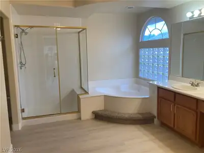 6576 Gossamer Fog Avenue, Las Vegas, NV 89139 Primary Bathroom