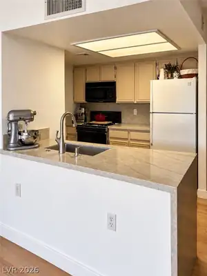 8070 West Russell Road 2028 Kitchen