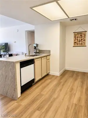 8070 West Russell Road 2028 Kitchen