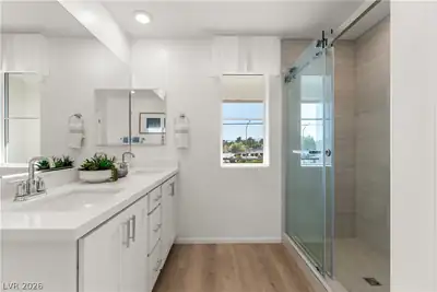 1948 Hydrangea Place Primary Bathroom