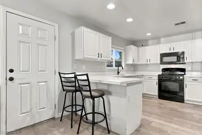 5185 Starter Avenue, Las Vegas, NV 89156 Kitchen