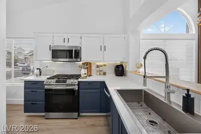152 Cantamar Street, Henderson, NV 89074 Kitchen