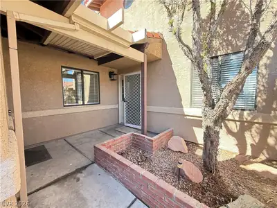 4025 DELOS Drive, Las Vegas, NV 89103 Entry