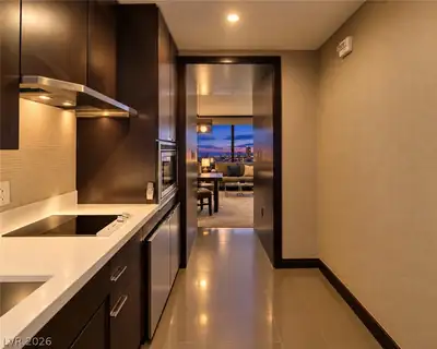 2600 HARMON Avenue 16011, Las Vegas, NV 89109 Kitchen
