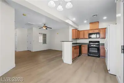 8324 West Charleston Boulevard 2038, Las Vegas, NV 89117 Kitchen