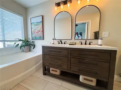 7868 Fall Harvest Drive, Las Vegas, NV 89147 Primary Bathroom