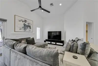 1828 Escondido Terrace, Henderson, NV 89074 Living Room