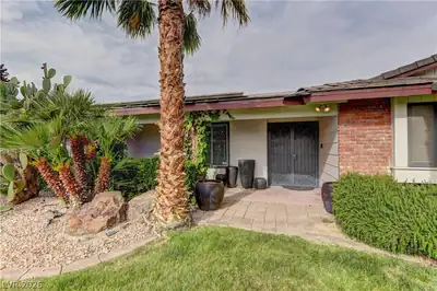 2925 South Bronco Street, Las Vegas, NV 89146 Entry