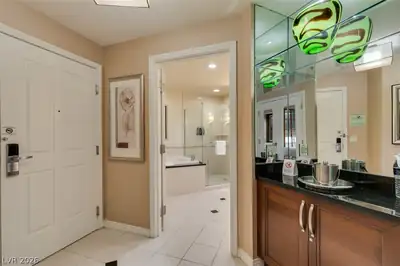 135 East HARMON Avenue 1817, Las Vegas, NV 89109 Entrance Foyer