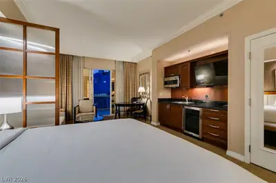 135 East HARMON Avenue 1817, Las Vegas, NV 89109 Bedroom
