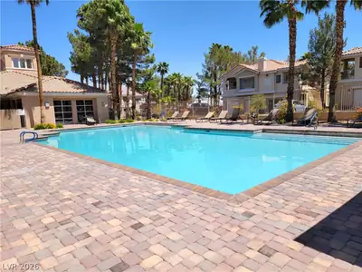 251 South Green Valley Parkway 4722, Henderson, NV 89012 Pool