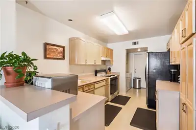 7955 West Rochelle Avenue, Las Vegas, NV 89147 Kitchen