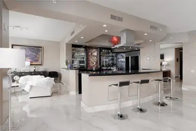 2777 Paradise Rd 3302, Las Vegas, NV 89109 Kitchen