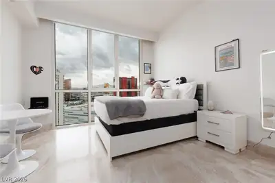 2777 Paradise Rd 3302, Las Vegas, NV 89109 Bedroom