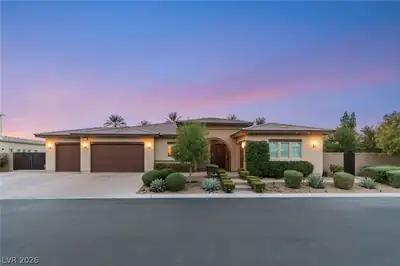 8255 Canyon Tree Court Las Vegas, NV 89113
