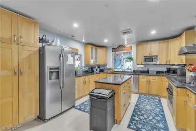 400 Sebastian Avenue, Henderson, NV 89002 Kitchen