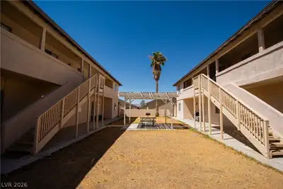 1444 Star Road Courtyard